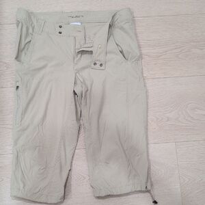 Columbia Tan Omni-Shade Shorts Excellent Condition